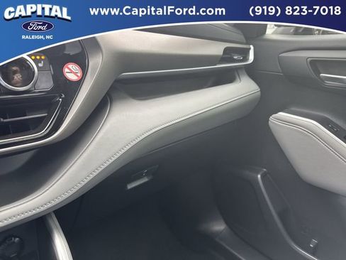 Used 2024 Toyota Highlander XLE image 26
