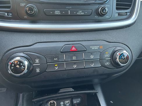 Used 2018 Kia Sorento L image 18