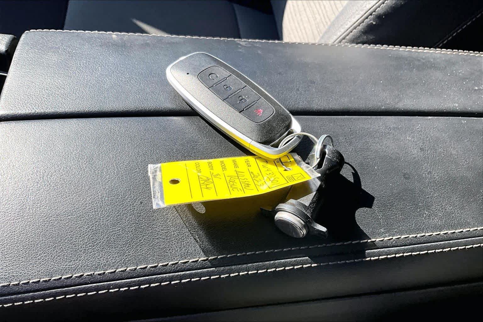 Used 2023 Nissan Rogue SV FWD image 12