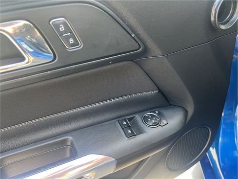 Used 2017 Ford Mustang Coupe RWD image 11