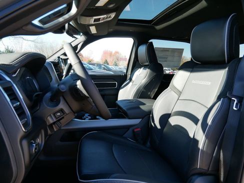 New 2026 RAM 2500 Laramie AWD/4WD image 34