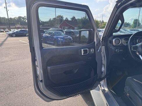 Used 2020 Jeep Wrangler Unlimited Sahara AWD/4WD image 10