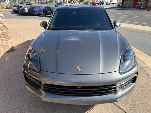 Used 2023 Porsche Cayenne Platinum Edition image 19