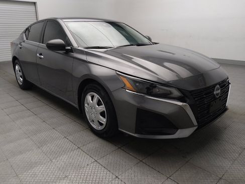 Used 2025 Nissan Altima 2.5 S FWD image 13
