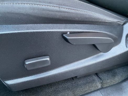 Used 2018 GMC Canyon SLE image 11