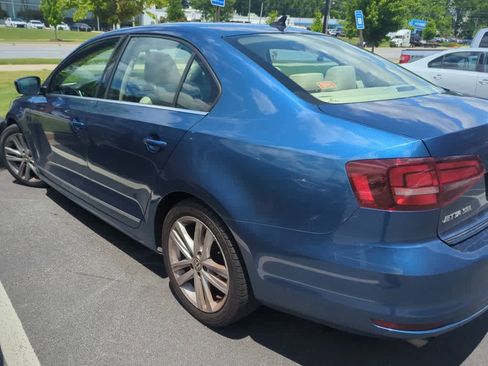 Used 2017 Volkswagen Jetta SEL FWD image 3