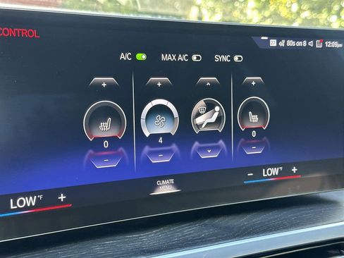 Used 2024 BMW 330i Sedan w/ M Sport Package image 31