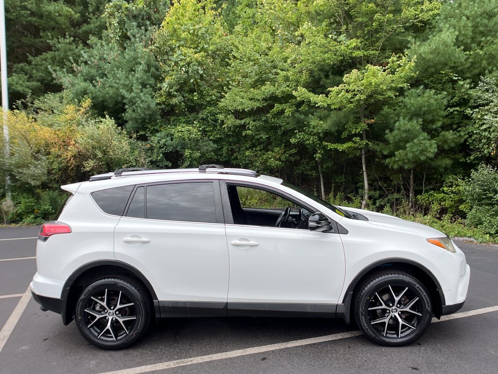 Used 2018 Toyota RAV4 SE w/ Power Extra Value Package AWD/4WD image 6