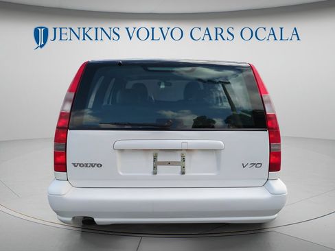 Used 1999 Volvo V70 FWD image 4