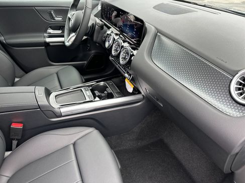 Used 2025 Mercedes-Benz GLA 250 image 16