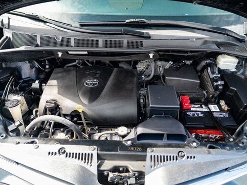 Used 2020 Toyota Sienna XLE image 27
