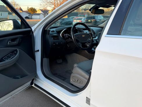 Used 2018 Chevrolet Impala LT w/ LT Convenience Package image 9