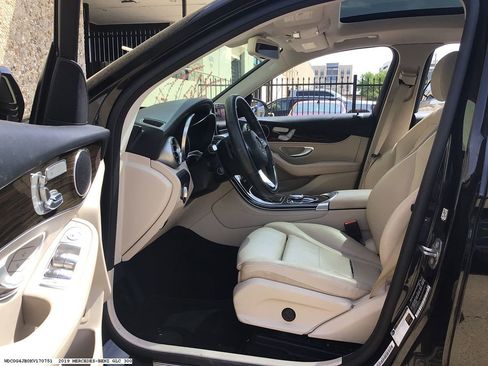 Used 2019 Mercedes-Benz GLC 300 image 12