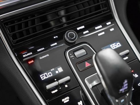 Certified 2023 Porsche Panamera 4 Platinum Edition w/ Assistance Package AWD/4WD image 21