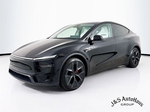 Used 2026 Tesla Model Y Performance image 3