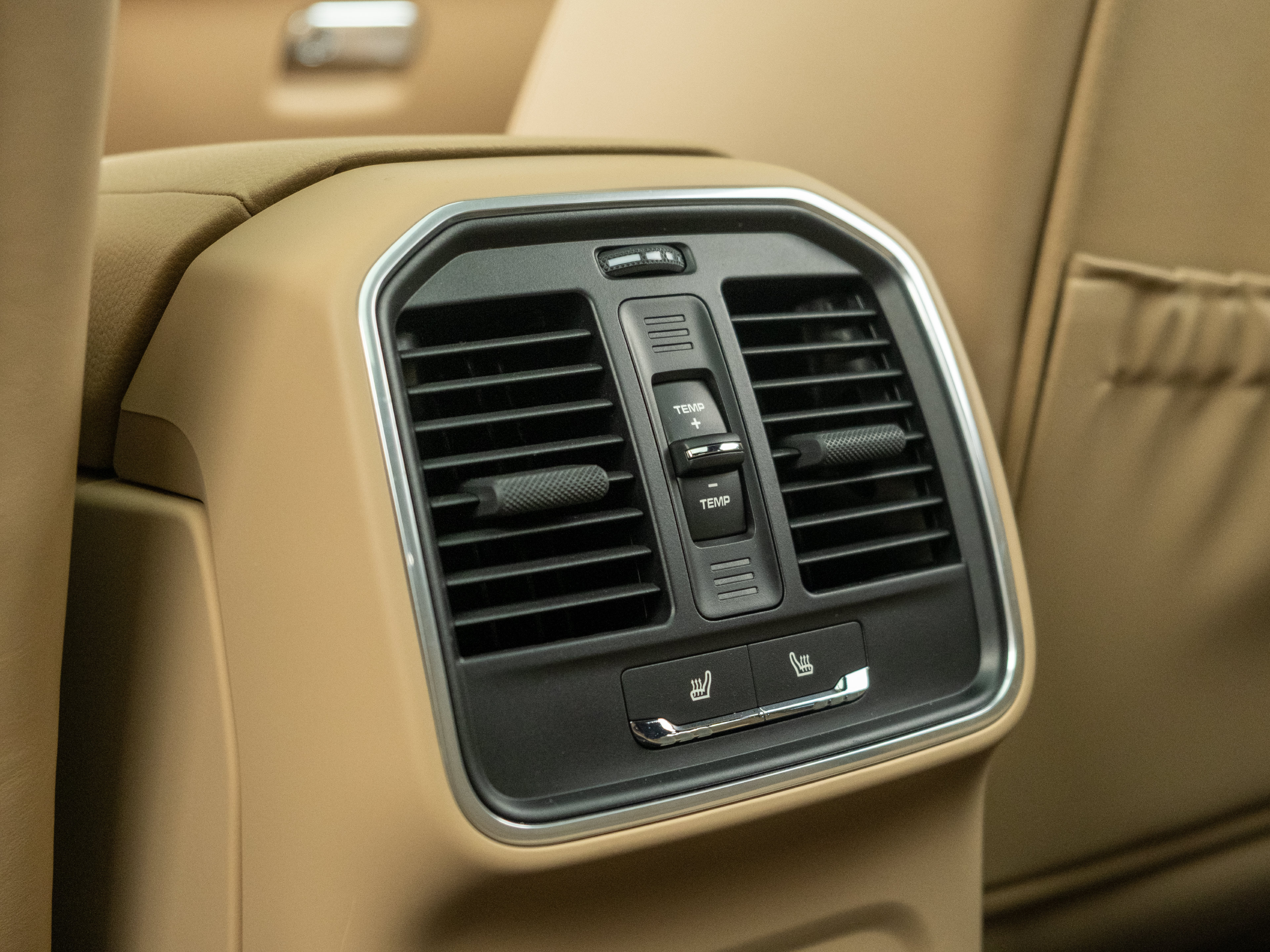 Certified 2023 Porsche Macan S AWD/4WD image 40