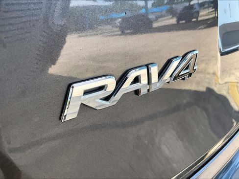 Used 2016 Toyota RAV4 LE FWD image 31