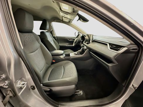 Used 2025 Toyota RAV4 XLE AWD/4WD image 32