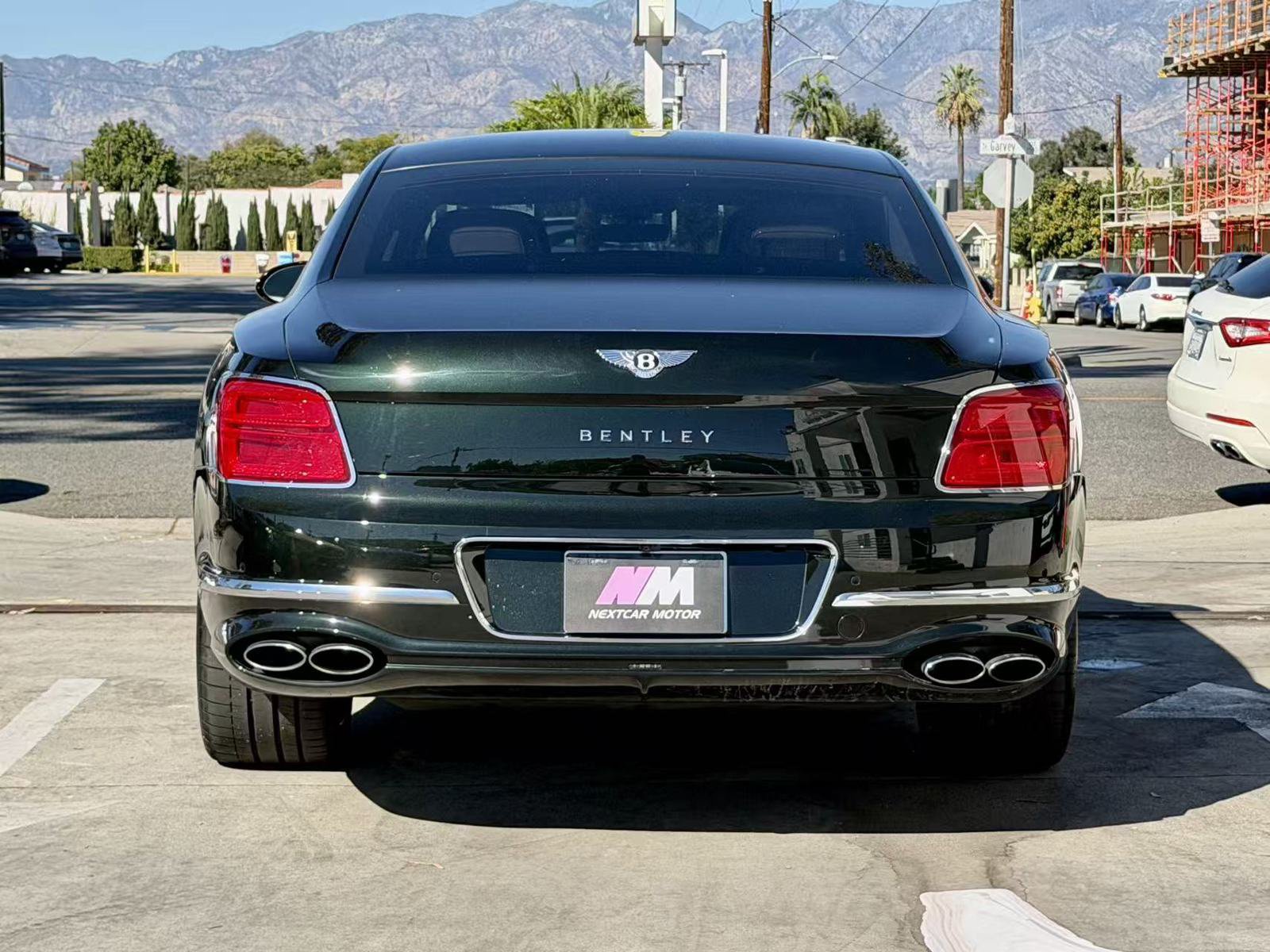 Used 2022 Bentley Flying Spur Plug-In Hybrid AWD/4WD image 6