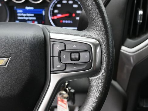 Used 2022 Chevrolet Silverado 2500 Custom w/ Custom Value Package image 18