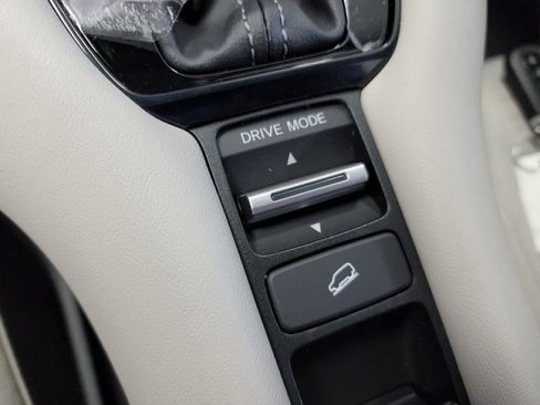 Certified 2025 Honda HR-V LX image 11