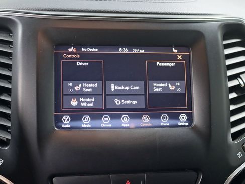 Used 2019 Jeep Cherokee Latitude Plus w/ Cold Weather Group AWD/4WD image 20