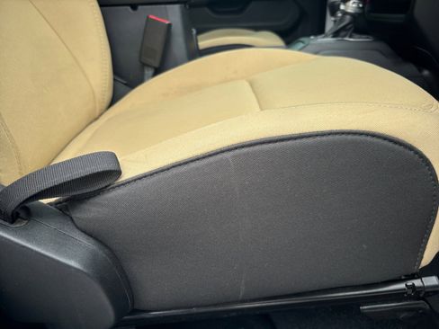 Used 2018 Jeep Wrangler Unlimited Sahara image 29