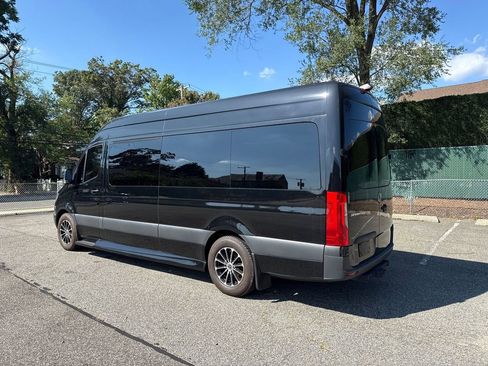 Used 2019 Mercedes-Benz Sprinter 170 w/ Driver Convenience Package image 5