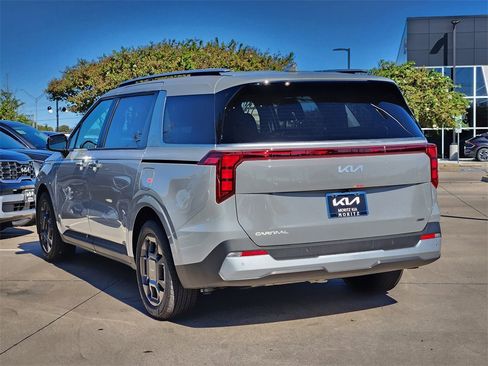New 2026 Kia Carnival EX image 3