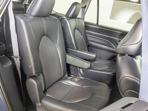 Used 2024 Toyota Grand Highlander XLE image 43