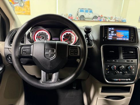 Used 2019 Dodge Grand Caravan SE image 49