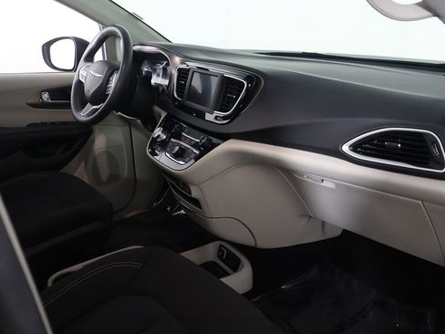 Used 2023 Chrysler Voyager LX FWD image 25