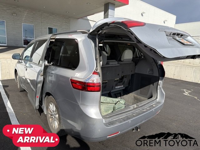 Used 2017 Toyota Sienna XLE Premium FWD image 13