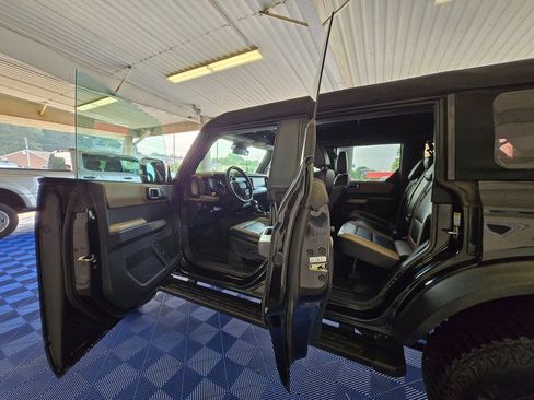 Used 2023 Ford Bronco Wildtrak image 28