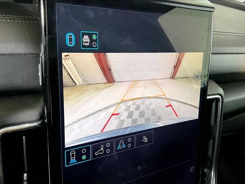 Used 2025 GMC Yukon Denali AWD/4WD image 17