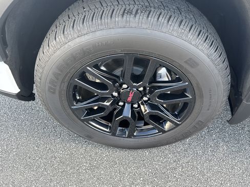 Used 2024 GMC Sierra 1500 Elevation w/ LPO, Elevation Black Package image 14