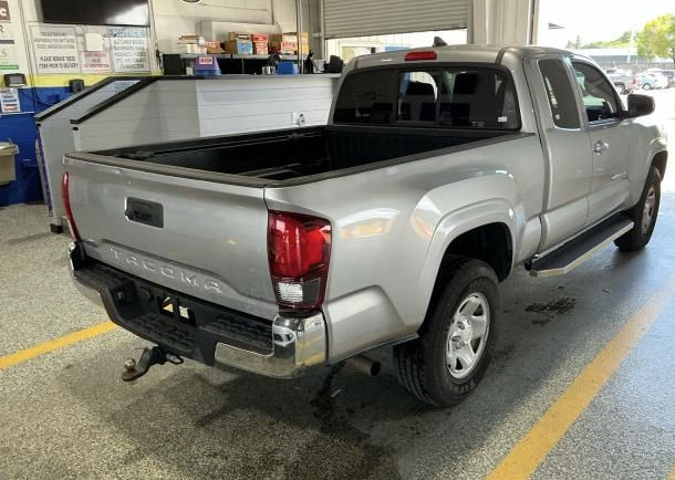 Used 2018 Toyota Tacoma SR5 RWD image 3
