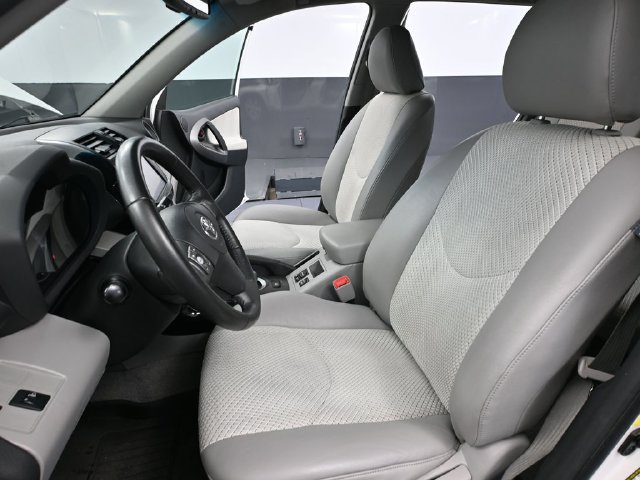 Used 2012 Toyota RAV4 EV FWD image 17