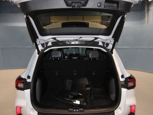 Used 2025 Ford Escape SE w/ Class II Trailer Tow Package FWD image 40