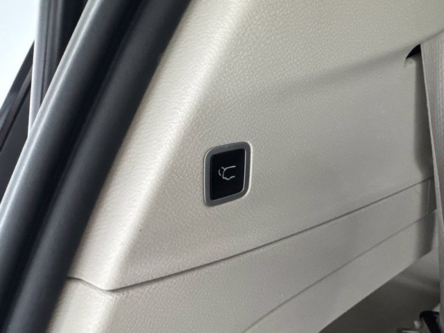 Used 2023 Chrysler Voyager LX FWD image 13