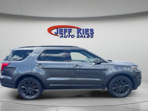 Used 2019 Ford Explorer XLT w/ Equipment Group 202A AWD/4WD image 4