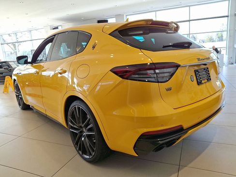 Used 2023 Maserati Levante Trofeo AWD/4WD image 6