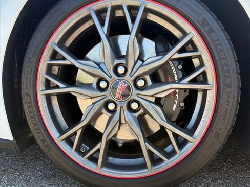 Used 2024 Chevrolet Corvette Stingray Premium Conv w/ Z51 Performance Package RWD image 10