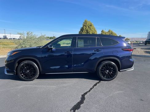Certified 2025 Toyota Highlander XSE AWD/4WD image 6