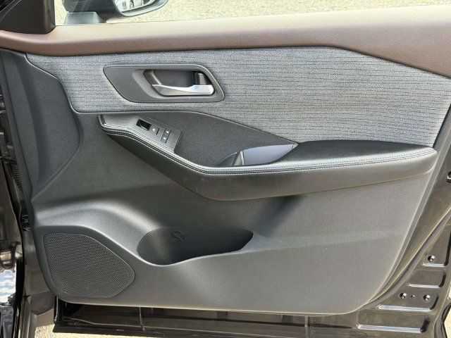Used 2023 Nissan Rogue SV AWD/4WD image 10