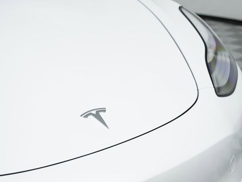 Used 2020 Tesla Model 3 Standard Range Plus image 11