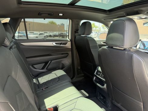 Used 2024 Volkswagen Atlas Cross Sport SE w/ Panoramic Sunroof Package AWD/4WD image 41