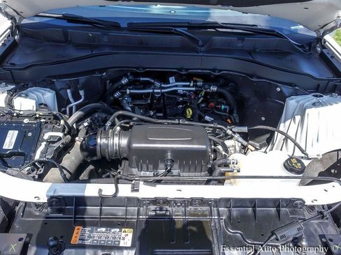 Used 2023 Ford Explorer XLT w/ Equipment Group 202A AWD/4WD image 29