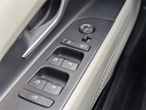 Certified 2025 Hyundai Elantra Limited image 24