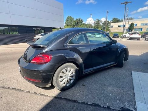 Used 2018 Volkswagen Beetle 2.0T S FWD image 2